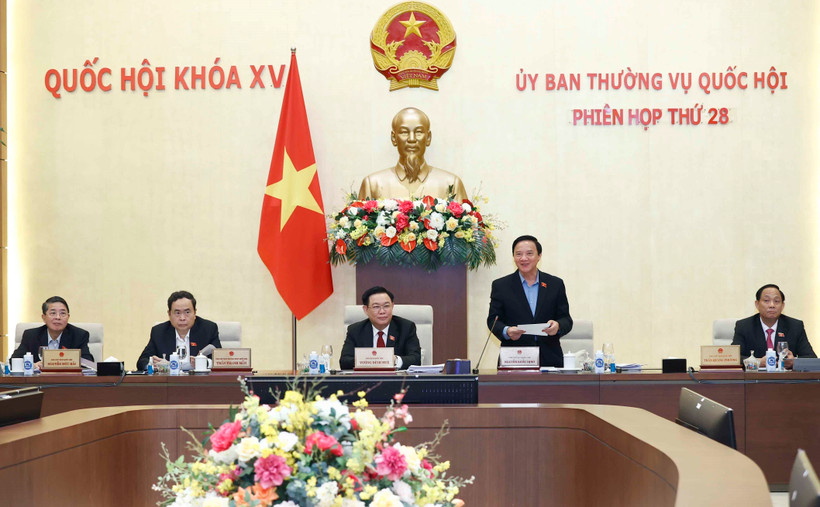 Phó Chủ tịch Quốc hội Nguyễn Khắc Định điều hành phiên họp. (Ảnh: Doãn Tấn/TTXVN)