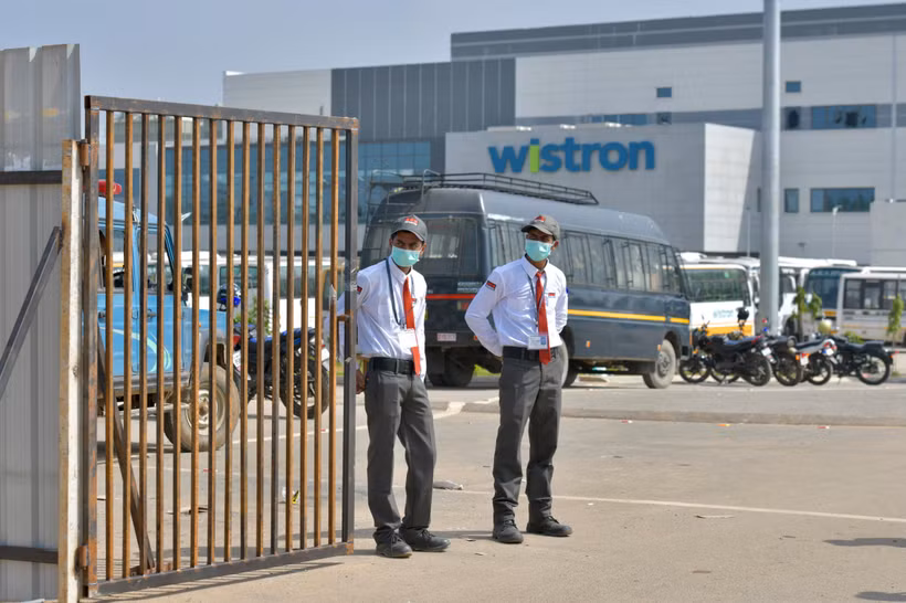 Cổng vào nhà máy Wistron Infocomm ở khu vực ngoại ô thành phố Bangalore, Ấn Độ, ngày 13/12/2020. (Ảnh: AFP/TTXVN)