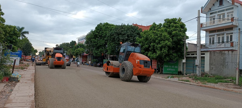 Nhà thầu thi công nền đường một dự án quốc lộ. (Ảnh: Việt Hùng/Vietnam+)