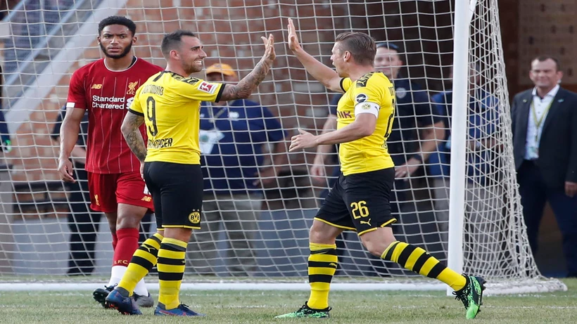 Paco Alcacer (số 9) mở đầu chiến thắng cho Dortmund. (Nguồn: Getty Images)