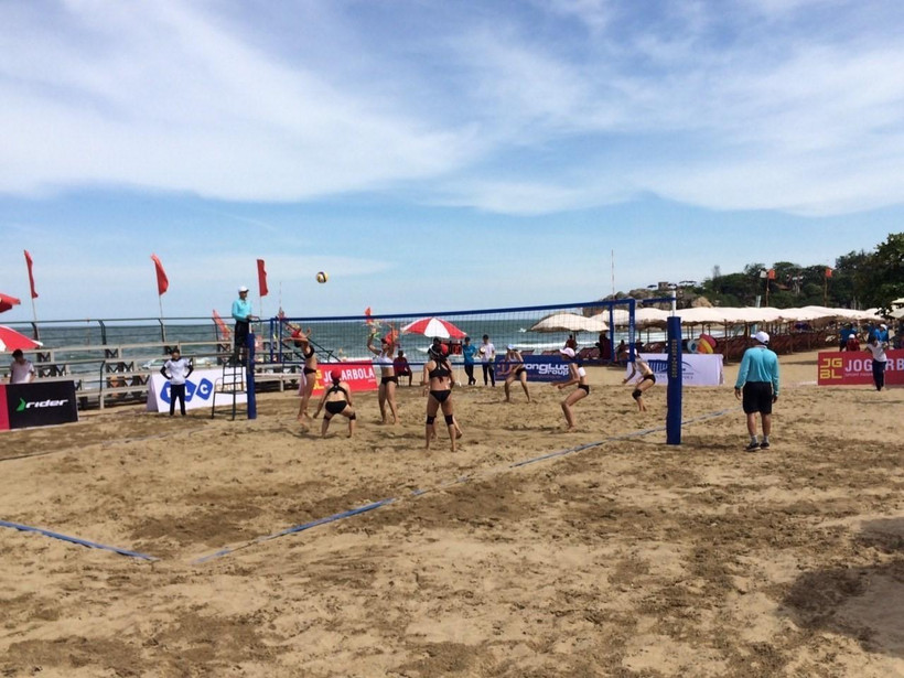 Các đội tranh tài quyết liệt. (Ảnh: Trịnh Duy Hưng/TTXVN)