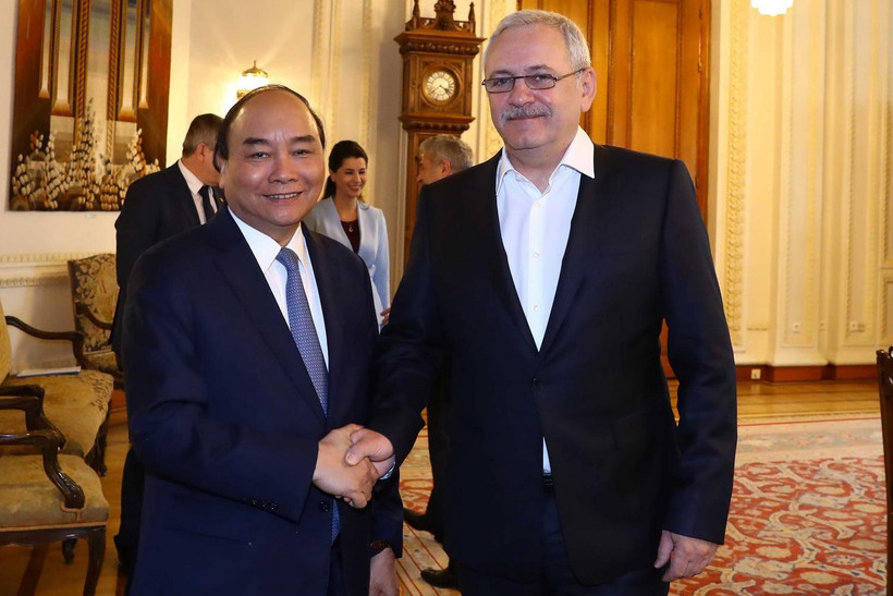 Thủ tướng Nguyễn Xuân Phúc hội kiến Chủ tịch Hạ viện Romania Liviu Dragnea. (Ảnh: Thống Nhất/TTXVN)