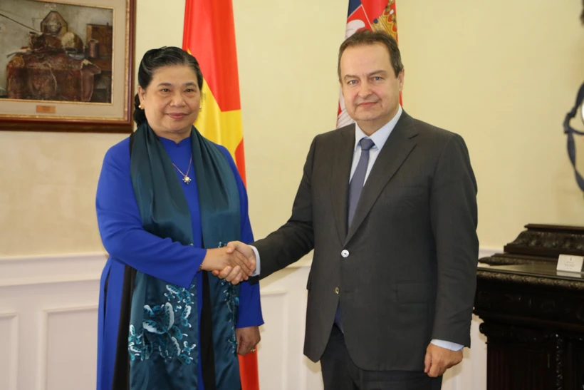 Phó Chủ tịch Thường trực Quốc hội gặp Phó Thủ tướng Thứ nhất Serbia Ivica Dacic. (Ảnh: Trần Hiếu/TTXVN)