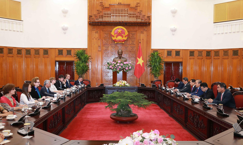 Phó Thủ tướng Thường trực Chính phủ Trương Hòa Bình tiếp ông Kamal Malhotra, Điều phối viên thường trú Liên hợp quốc và Trưởng đại diện các tổ chức Liên hợp quốc tại Việt Nam. (Ảnh: Doãn Tấn/TTXVN)