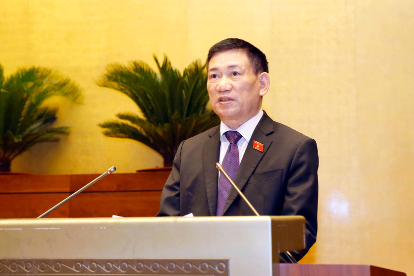 Bộ trưởng Bộ Tài chính nhiệm kỳ 2016-2021 Hồ Đức Phớc, thừa ủy quyền của Thủ tướng Chính phủ, trình bày Tờ trình đề nghị Quốc hội phê chuẩn quyết toán ngân sách nhà nước năm 2019. (Ảnh: Doãn Tấn/TTXVN)