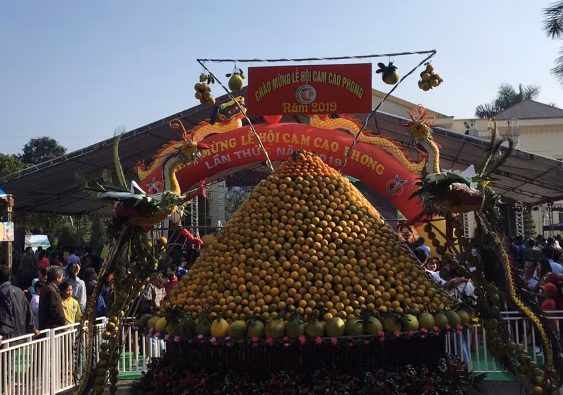 Quang cảnh gian trưng bày sản phẩm cam chào mừng Lễ hội cam Cao Phong lần thứ V năm 2019. (Ảnh: Vũ Hà/TTXVN)