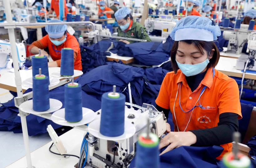 Các doanh nghiệp may đang bị ảnh hưởng rất nhiều vì dịch COVID-19. (Ảnh: Trần Việt/TTXVN)