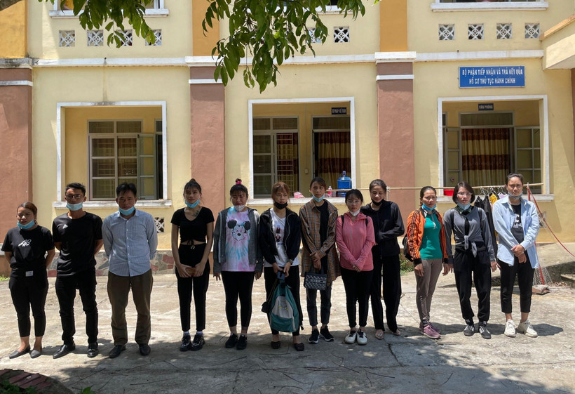 Các công dân tìm cách xuất cảnh trái phép sang Trung Quốc. (Ảnh: Quang Hòa/TTXVN)