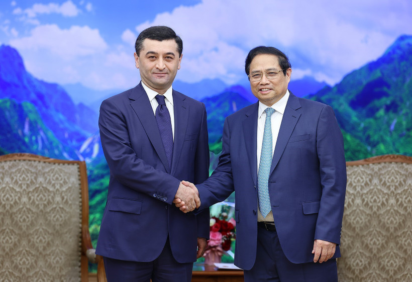 Thủ tướng Phạm Minh Chính tiếp Bộ trưởng Bộ Ngoại giao Uzbekistan Bakhtiyor Saidov. (Ảnh: Dương Giang/TTXVN)