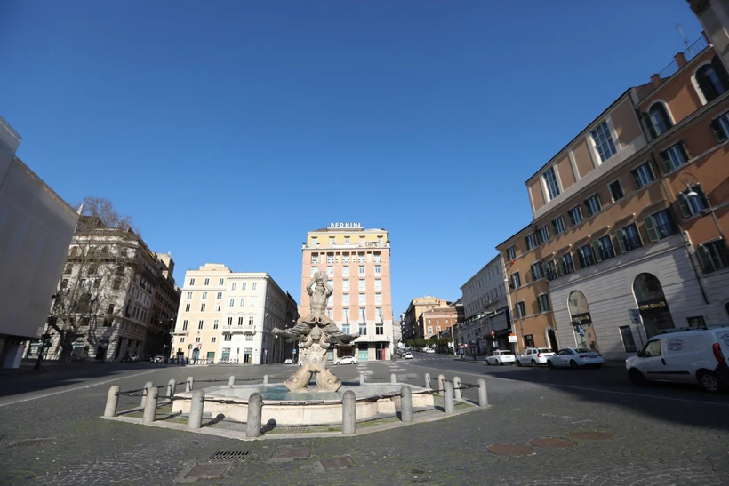Cảnh vắng vẻ do ảnh hưởng của dịch COVID-19 tại Rome, Italy ngày 16/3/2020. (Ảnh: THX/TTXVN)