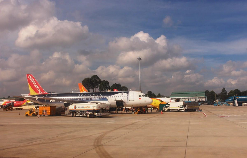 Máy bay đỗ tại sân bay Tân Sơn Nhất. (Ảnh: Việt Hùng/Vietnam+)