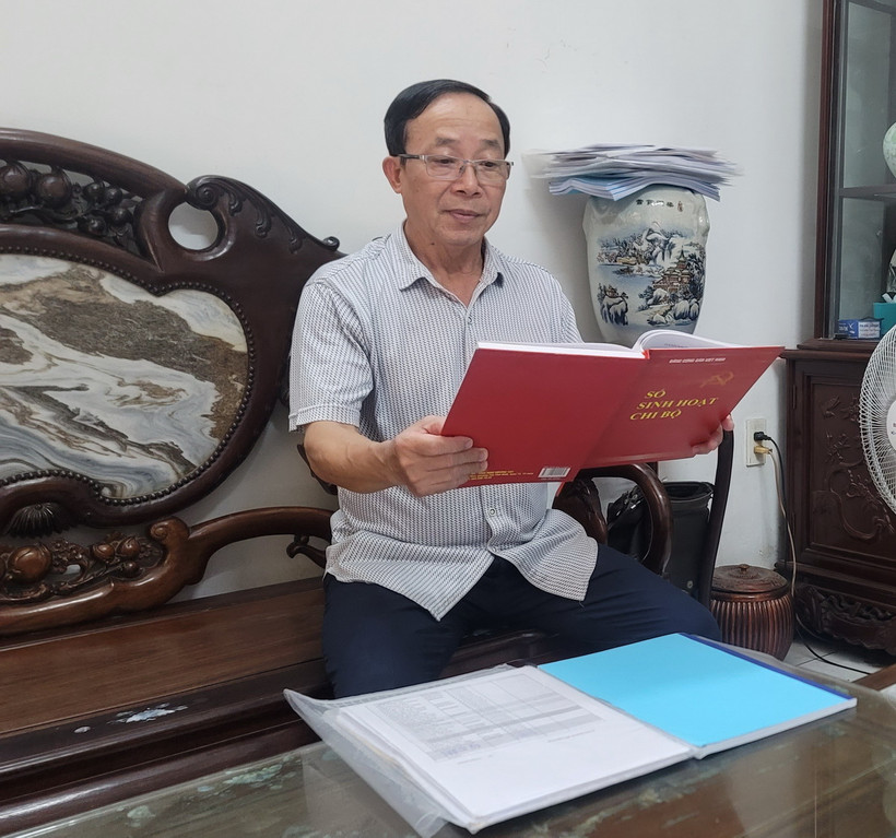 Thiếu tá Bùi Công Biên, Bí thư Chi bộ 7 phường Xuân La, quận Tây Hồ (Hà Nội). (Ảnh: Phương Anh/TTXVN)
