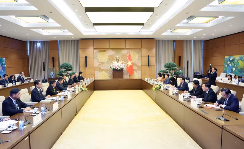 Quang cảnh buổi Chủ tịch Quốc hội Vương Đình Huệ tiếp Đoàn đại biểu Liên đoàn các tổ chức kinh tế Nhật Bản. (Ảnh: Nhan Sáng/TTXVN)