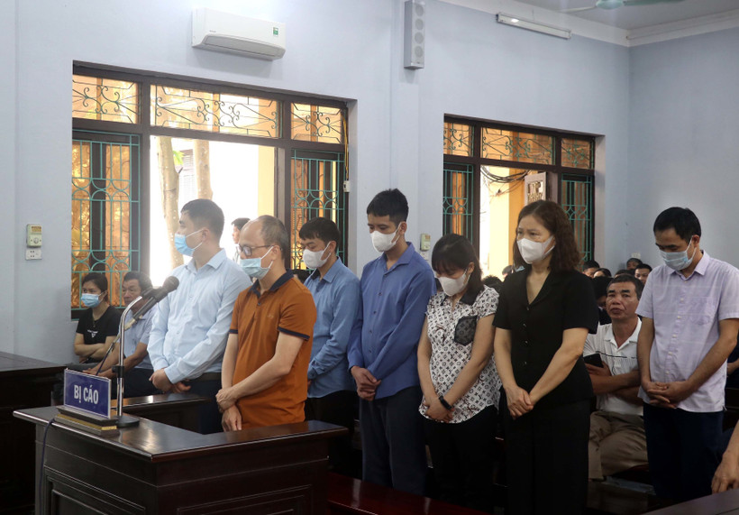 Các bị cáo tại phiên tòa. (Ảnh: Đinh Văn Nhiều/TTXVN)