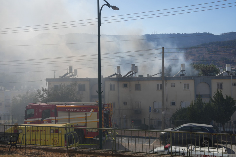 Khói bốc lên sau vụ tấn công tên lửa tại Kiryat Shmona, miền bắc Israel, ngày 9/10/2024. (Ảnh: THX/TTXVN)