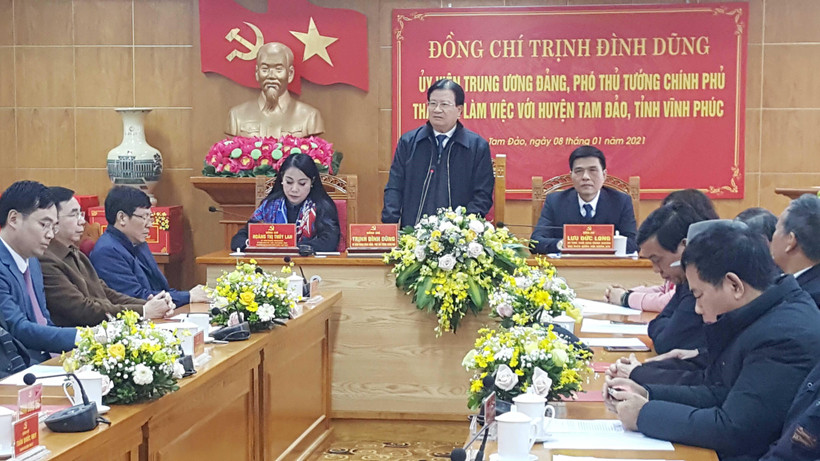 Phó Thủ tướng Trịnh Đình Dũng phát biểu tại buổi làm việc với lãnh đạo huyện Tam Đảo. (Ảnh: Nguyễn Trọng Lịch/TTXVN)