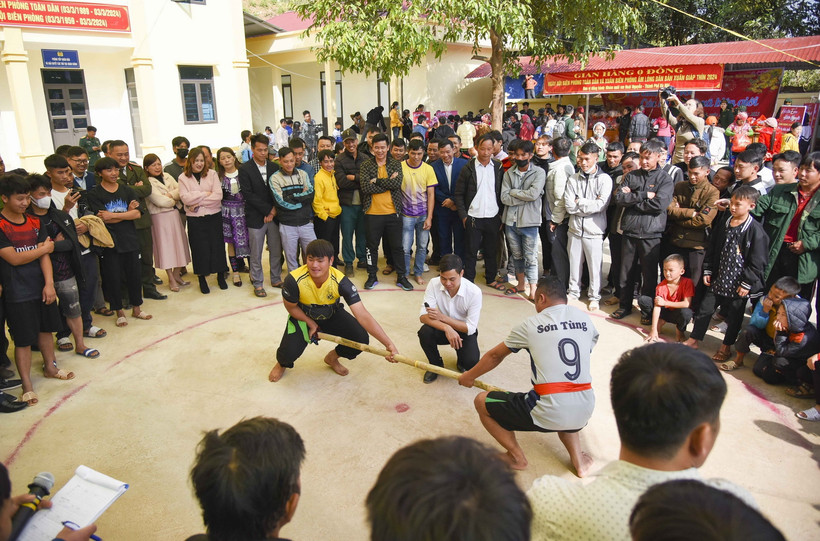 Ngày hội “Xuân Biên phòng ấm lòng dân bản” vùng cao tỉnh Điện Biên. (Ảnh: Xuân Tư/TTXVN)