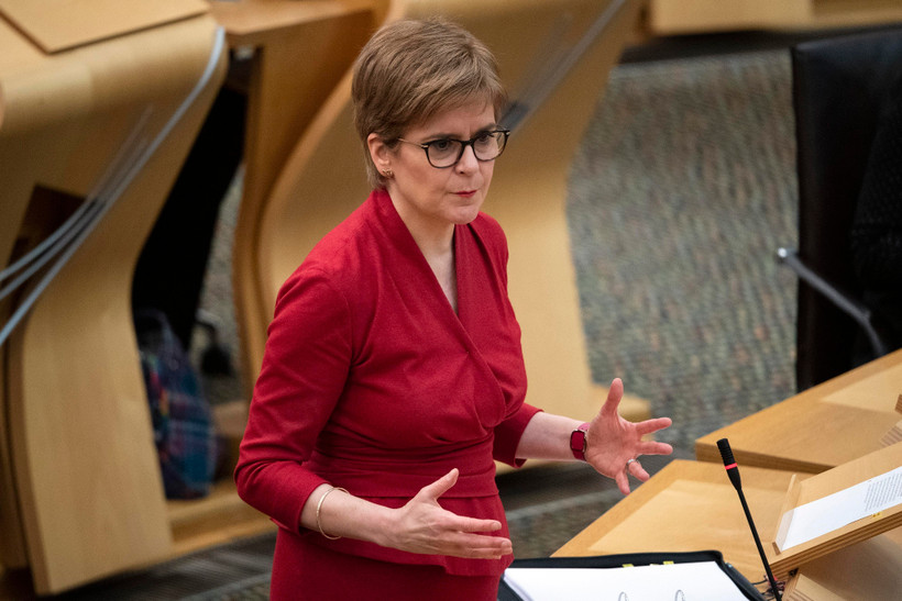 Thủ hiến Scotland Nicola Sturgeon phát biểu tại phiên họp Quốc hội ở Holyrood, Edinburgh ngày 26/11/2020. (Ảnh: AFP/TTXVN)
