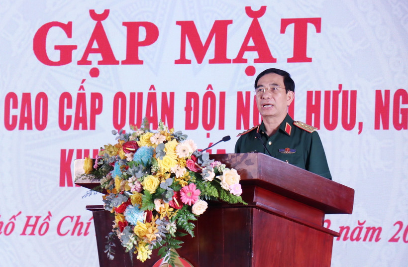 Đại tướng Phan Văn Giang, Ủy viên Bộ Chính trị, Bộ trưởng Bộ Quốc phòng, phát biểu tại họp mặt. (Ảnh: Thu Hương/TTXVN)