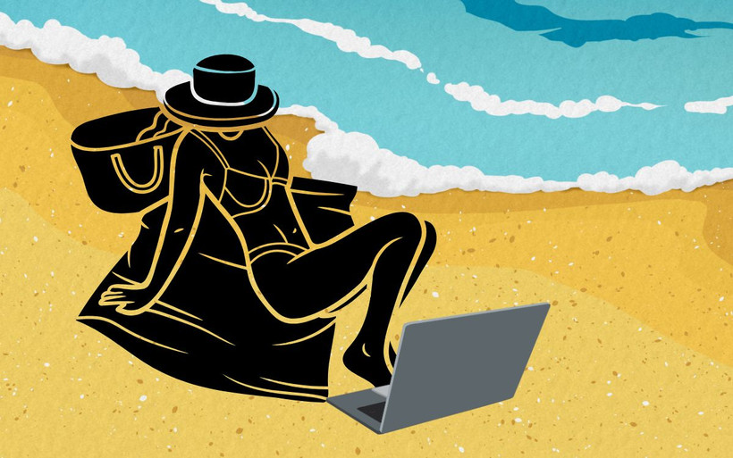 Dư luận "tức giận" và "ghen tị" với 2 cô gái mặc bikini gõ laptop trên bãi biển