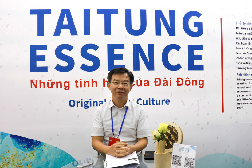 Ông Chung Ching-Bo, Giám đốc sở Văn hóa huyện Đài Đông trả lời phỏng vấn. (Nguồn: Vietnam+)