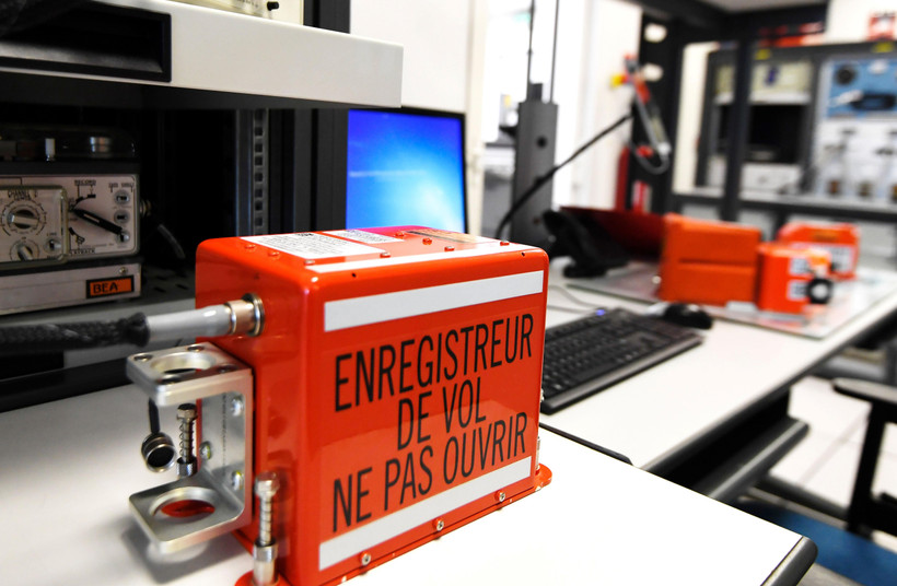 Một hộp đen máy bay tại phòng thí nghiệm Cơ quan Điều tra tai nạn hàng không của Pháp (BAE) ở Le Bourget, phía bắc Paris, Pháp, ngày 7/9/2018. (Ảnh: AFP/TTXVN) 