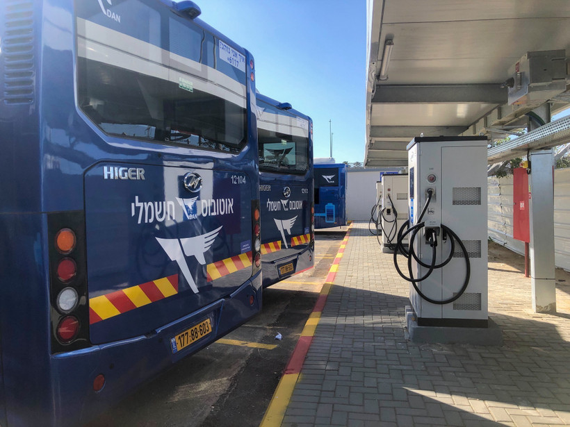 Trạm tập kết xe buýt điện tại thành phố Ramat Gan. (Ảnh minh họa: Vũ Hội/TTXVN)