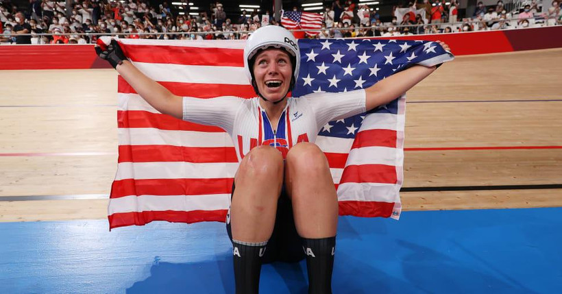 Jennifer Valente hạnh phúc sau khi giành HCV Olympic Tokyo 2020. (Nguồn: Getty Images)	