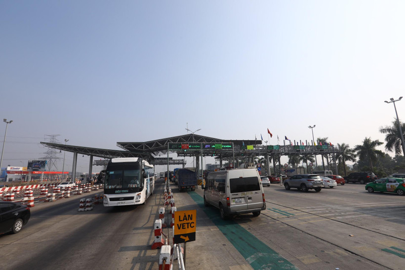 Các trạm thu phí BOT đã hoàn thành việc vận hành, khai thác thu phí tự động không dừng theo đúng tiến độ đề ra. (Ảnh: Huy Hùng/Vietnam+)