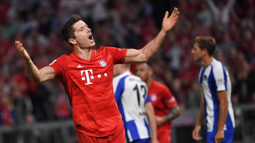 Robert Lewandowski lập cú đúp vào lưới Hertha Berlin. (Nguồn: Getty Images)