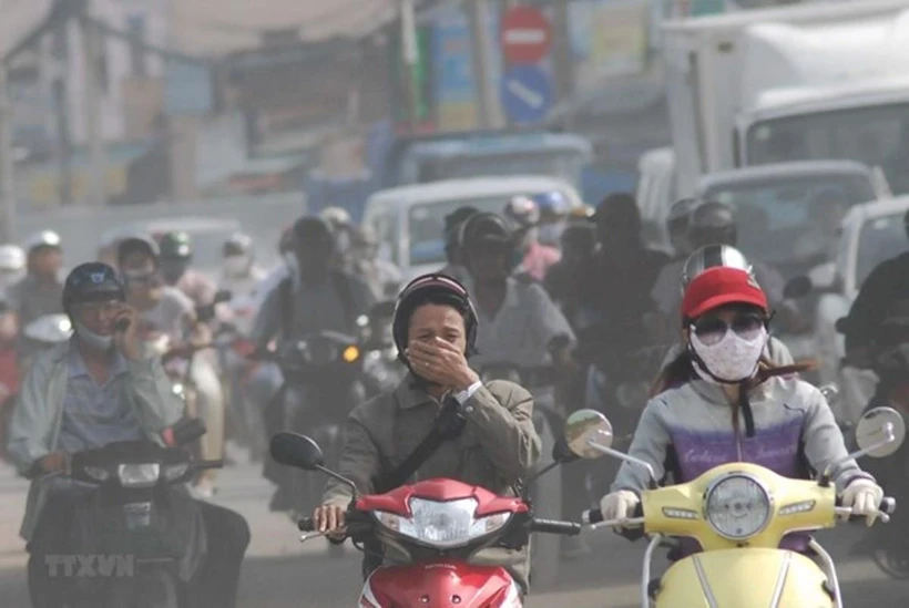 Cảnh khói bụi trên đường phố. (Nguồn: TTXVN)