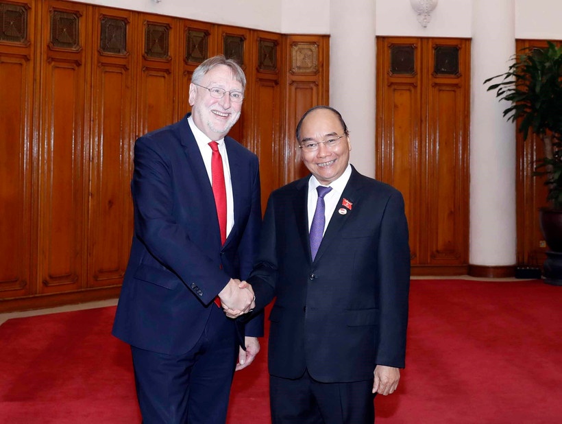 Thủ tướng Nguyễn Xuân Phúc tiếp ông Bernd Lange, Chủ tịch Ủy ban Thương mại quốc tế (INTA) của Nghị viện Châu Âu. (Ảnh: Thống Nhất/TTXVN)