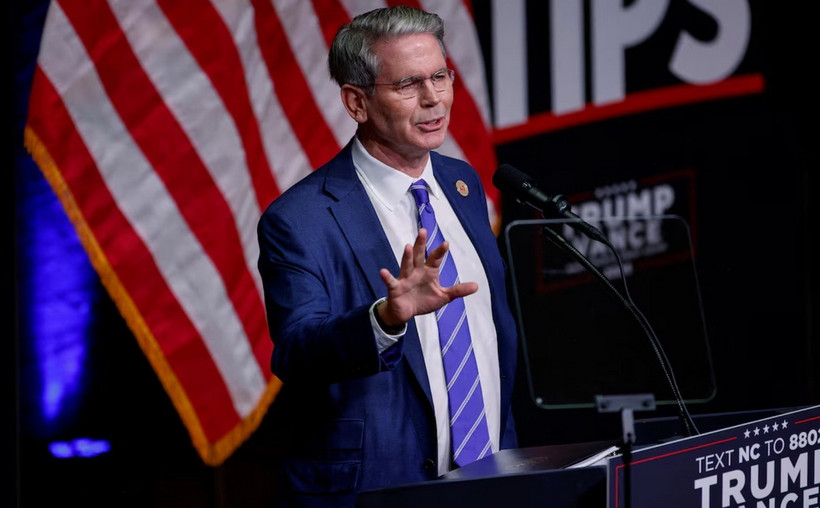 Ông Scott Bessent phát biểu trong chiến dịch vận động tranh cử của cựu Tổng thống Donald Trump ở Asheville, bang Bắc Carolina, Mỹ. (Ảnh: REUTERS/TTXVN)