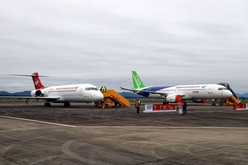 Máy bay dân dụng Trung Quốc. (Đức Hiếu/TTXVN)