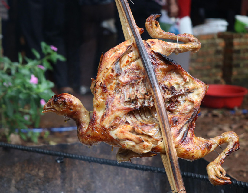 Món gà đồi nướng một món ăn truyền thống của các dân tộc Tây Nguyên. (Ảnh: Tuấn Anh/TTXVN)