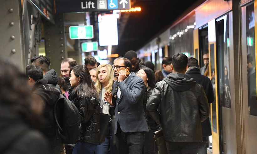 Hhàng nghìn hành khách bị mắc kẹt vì sự cố tàu hỏa. (Nguồn: AAP)