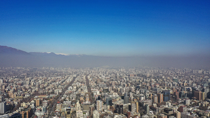 Thành phố Santiago, Chile ngày 2/8/2023. (Ảnh: AFP/TTXVN)