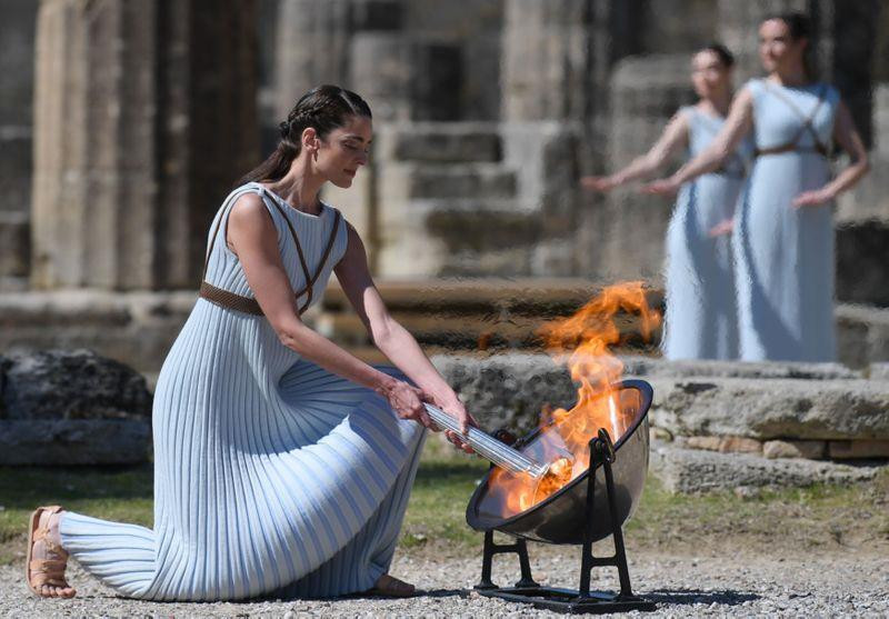 Ngọn lửa Olympic Tokyo đã chính thức được thắp sáng. (Nguồn: AFP)