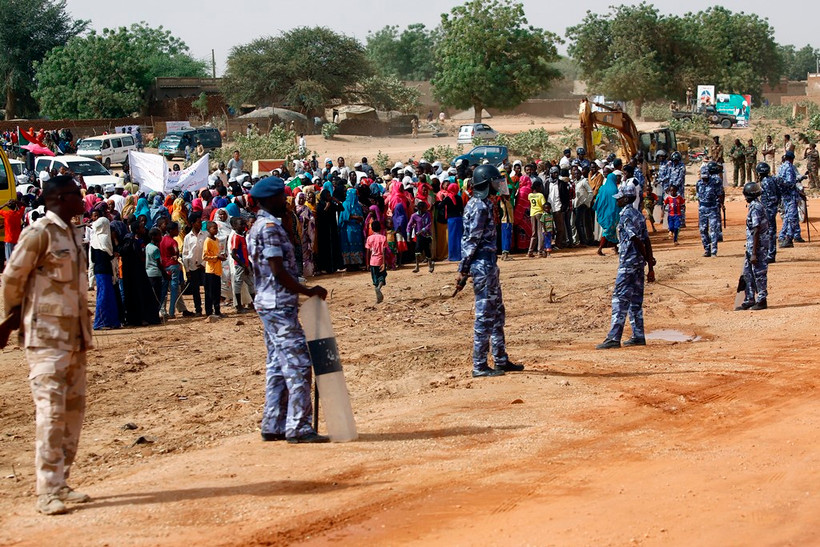 Lực lượng an ninh Sudan được triển khai tại El Geneina, bang Tây Darfur. (Ảnh: AFP/TTXVN)