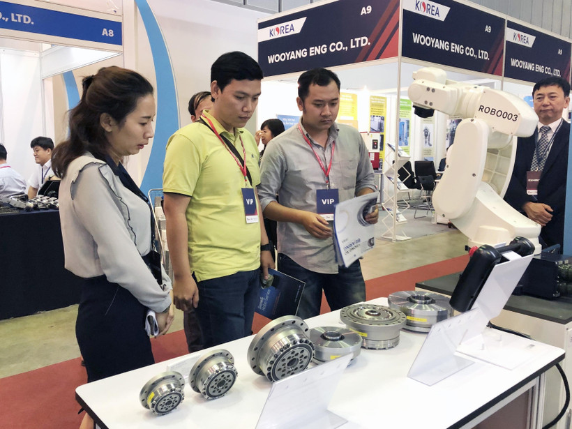 Một số công nghệ 4.0 được giới thiệu tại Triển lãm. (Ảnh: Mỹ Phương/TTXVN)
