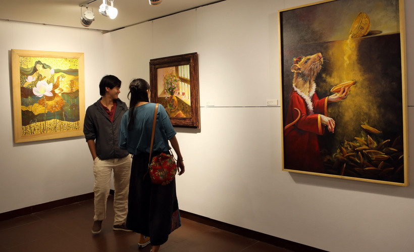 Khách tham quan triển lãm. (Ảnh: Trần Lê Lâm/TTXVN)