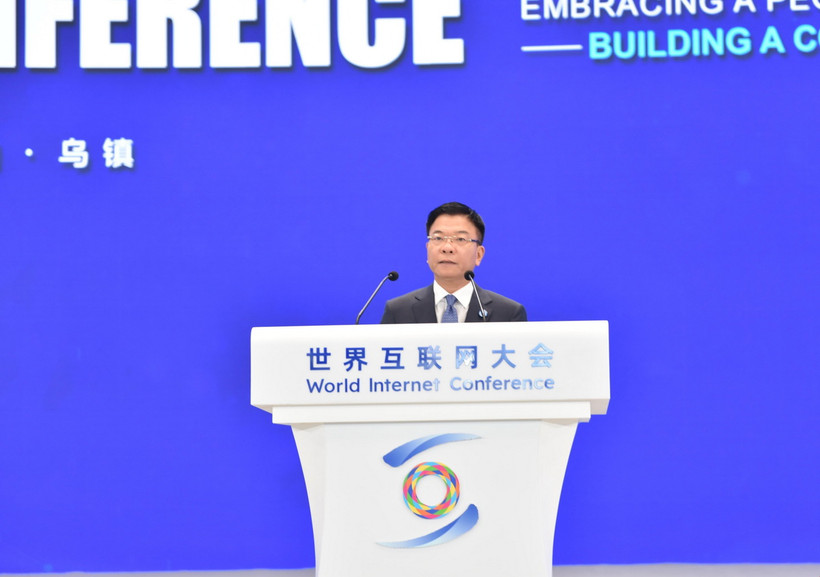 Phó Thủ tướng Lê Thành Long phát biểu tại phiên khai mạc Đại hội Internet thế giới năm 2024. (Ảnh: Công Tuyên/TTXVN)