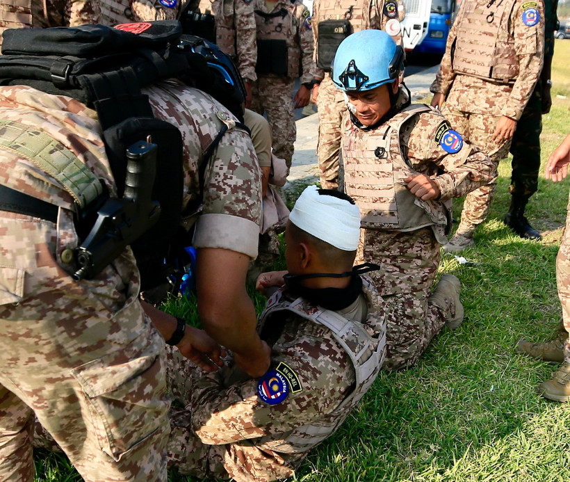 Một thành viên UNIFIL bị thương sau cuộc tấn công của Israel tại Sidon, Liban ngày 7/11/2024. (Ảnh: THX/TTXVN)