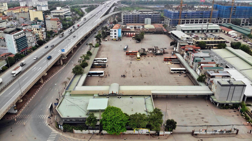 Quang cảnh bến xe Nước Ngầm dừng hoạt động theo Chỉ thị 16/CT-TTg. (Ảnh: Danh Lam/TTXVN)