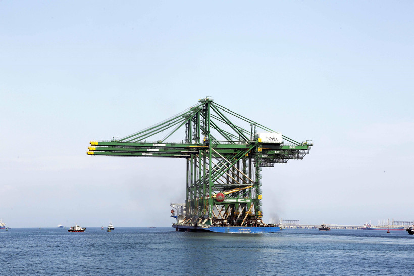 Ba cẩu RMQC cuối cùng sẵn sàng cho chuyến xuất hàng. (Ảnh: Sỹ Thắng/TTXVN)