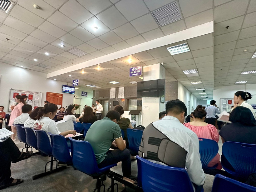 Phiên đấu giá đất tại Hoài Đức, Hà Nội với giá trúng cao nhất hơn 133,3 triệu đồng/1m2, thấp nhất 91,3 triệu đồng/m2. (Ảnh: TTXVN phát)