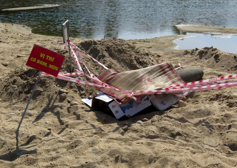 Vị trí tìm thấy quả bom. (Ảnh: Phước Ngọc/TTXVN)