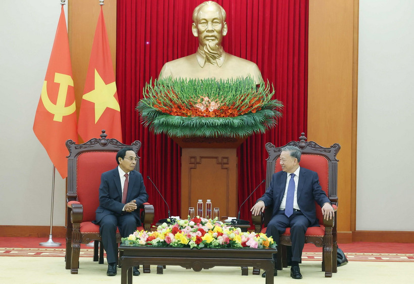 Tổng Bí thư Tô Lâm tiếp Thường trực Ban Bí thư Đảng Nhân dân Cách mạng Lào Bounthong Chitmany. (Ảnh: Thống Nhất/TTXVN)