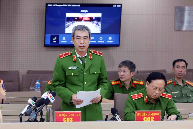 Thiếu tướng Nguyễn Văn Thành, Phó Cục trưởng Cục Cảnh sát Điều tra tội phạm về tham nhũng, kinh tế, buôn lậu thông tin đến các cơ quan thông tấn, báo chí. (Ảnh: Phạm Kiên/TTXVN)