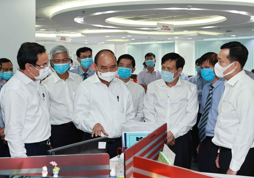 Chủ tịch nước Nguyễn Xuân Phúc thăm Báo Sài Gòn Giải phóng. (Ảnh: Thống Nhất/TTXVN)